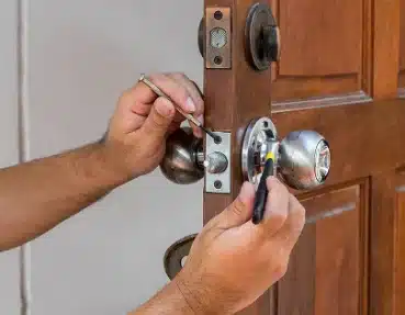 Repair work on the door lock