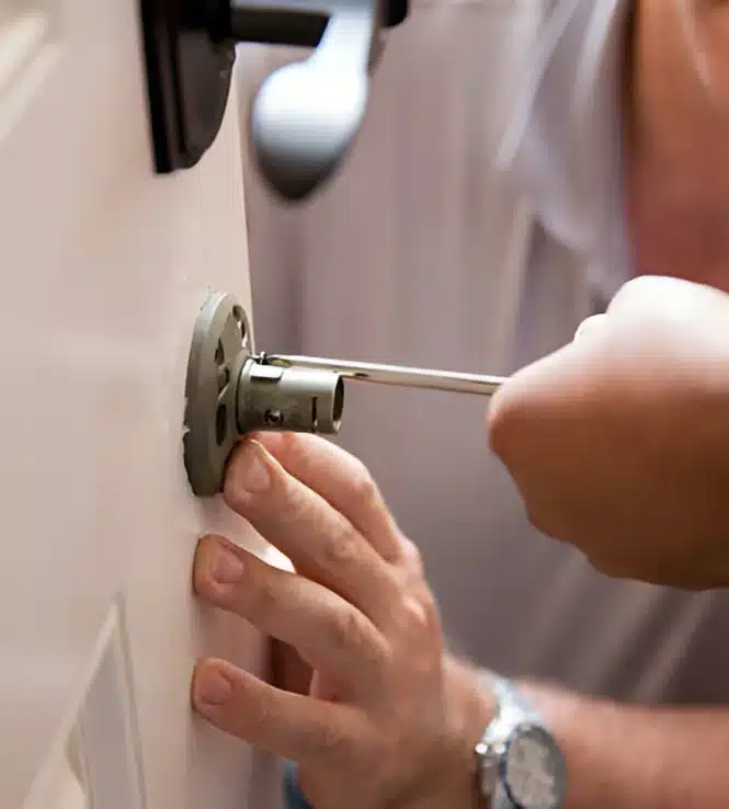 Lock Change Paisley Wooden door lock repair by technician