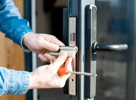 New door lock installing