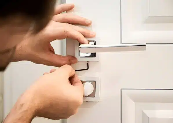 Burglary Repair Fixing a wooden door lock